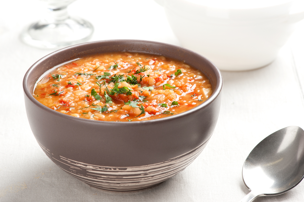 Aromatyczna zupa pomidorowa z bazylią