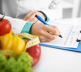 Jak samodzielnie ułożyć dietę obniżającą poziom cholesterolu? Praktyczny poradnik