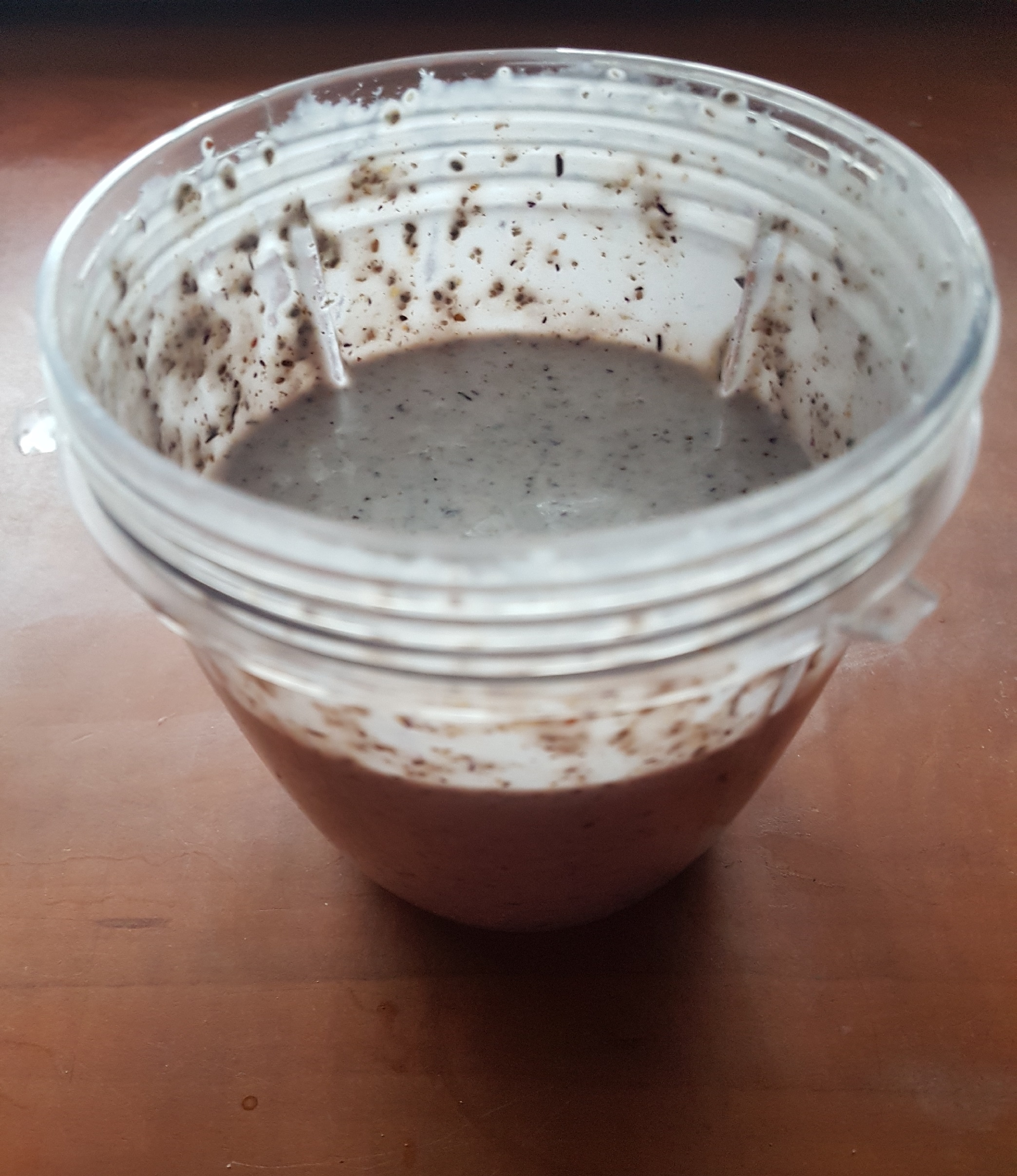 Proteinowe smoothie jagodowe z chia B