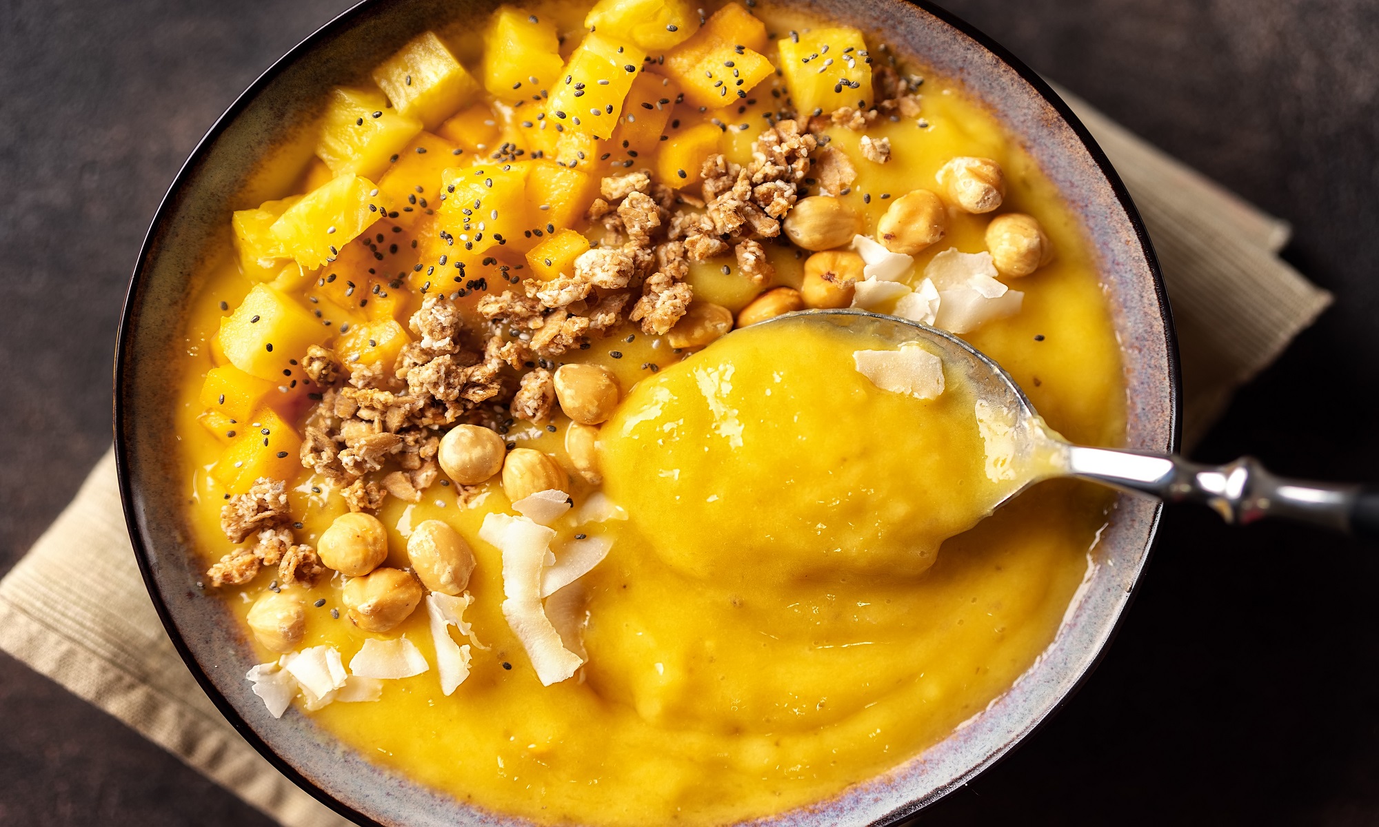Jaglane żółte smoothie bowl (bez laktozy)
