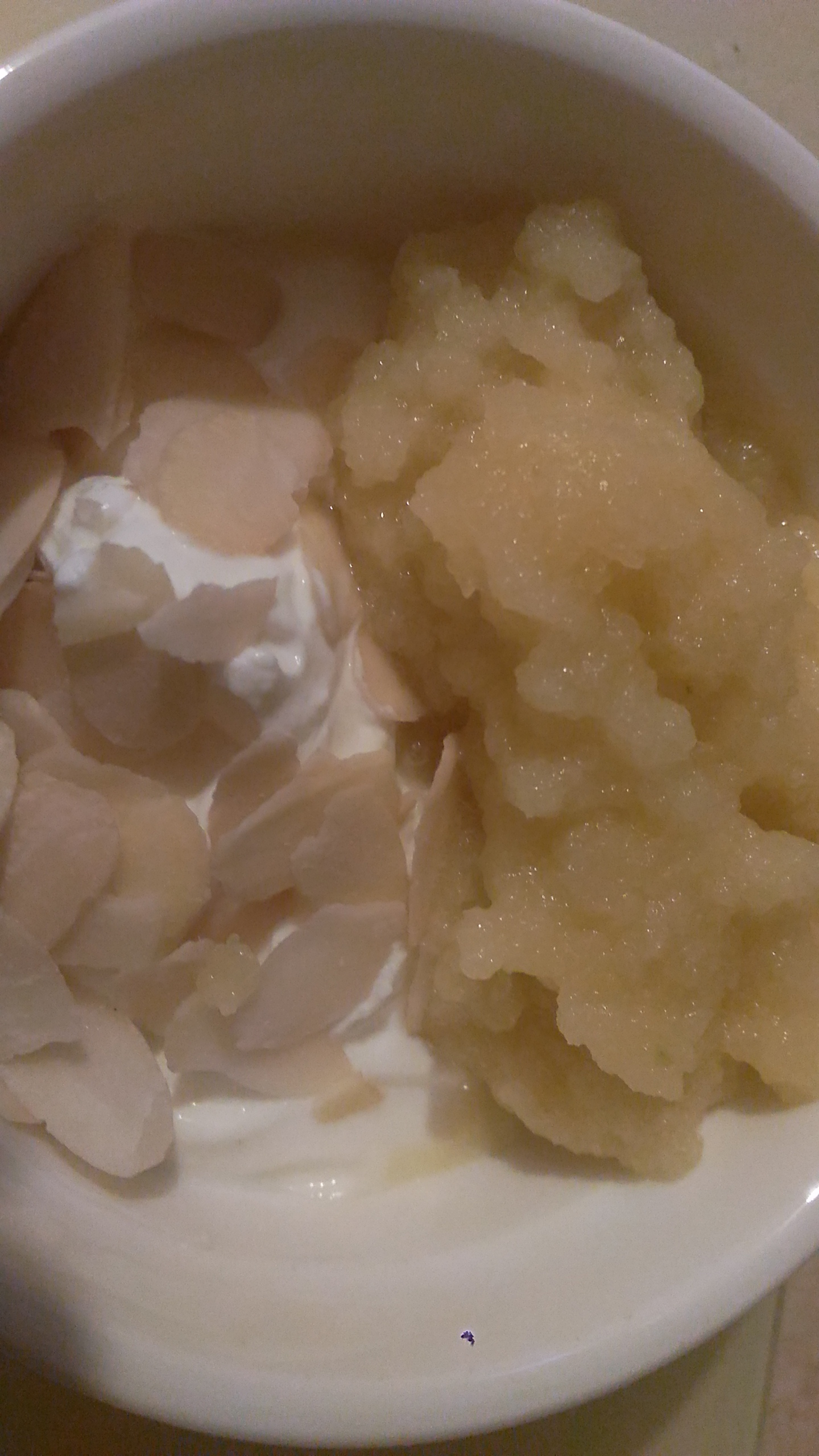 Przysmak jabłkowy z migdałami