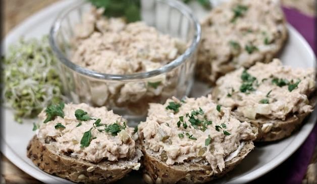 pasta z pikantnym tunczykiem i jajkiem