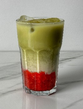 Matcha z malinami
