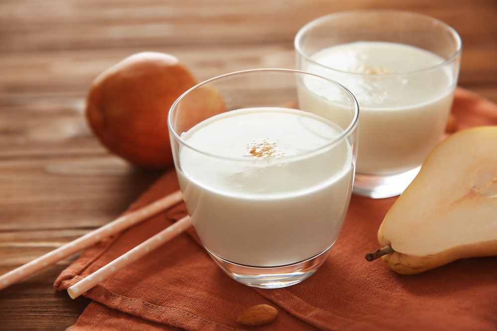 Jogurt naturalny z gruszką, orzechami i cynamonem (bez laktozy)