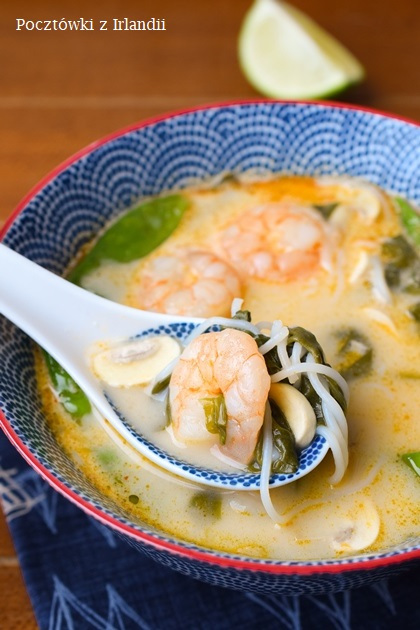 Azjatycka zupa laksa z krewetkami