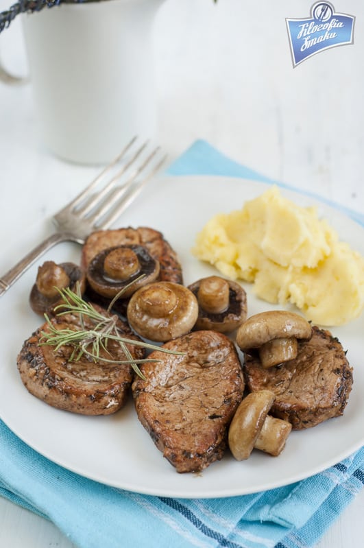 Polędwiczki wieprzowe z rozmarynem i octem balsamicznym