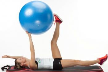 9 skutecznych ćwiczeń na płaski brzuch, do wykonania w domu